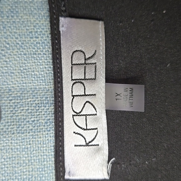 Kasper Women's Black Sleeveless Top - Picture 2 of 6